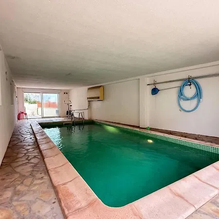 Villa & Avec Piscine Interieure *